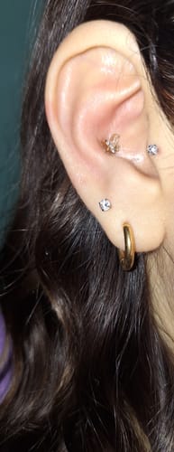 Customer photo review of Huggie Circular Básico Gold