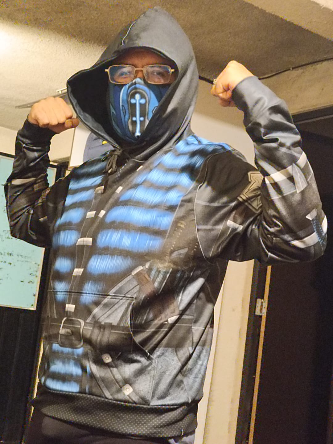 Customer photo review of BI-HAN HOODIE