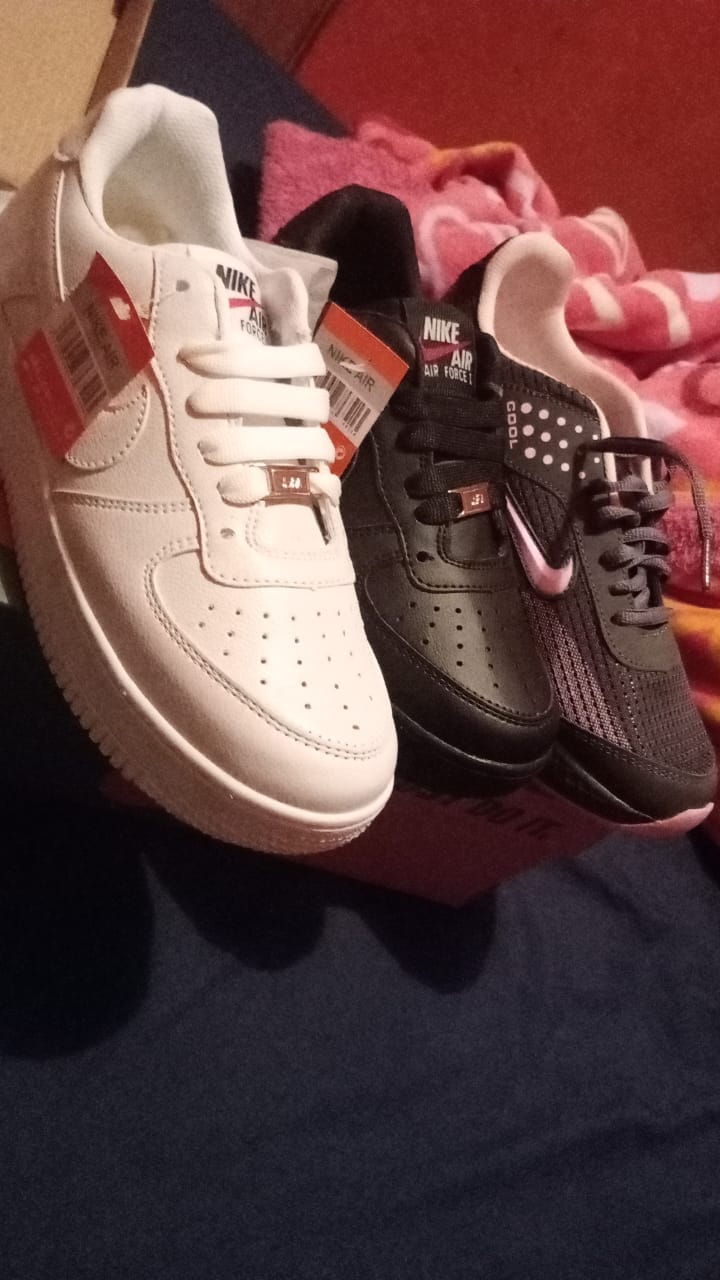 Customer photo review of Tenis 270 Negro Total
