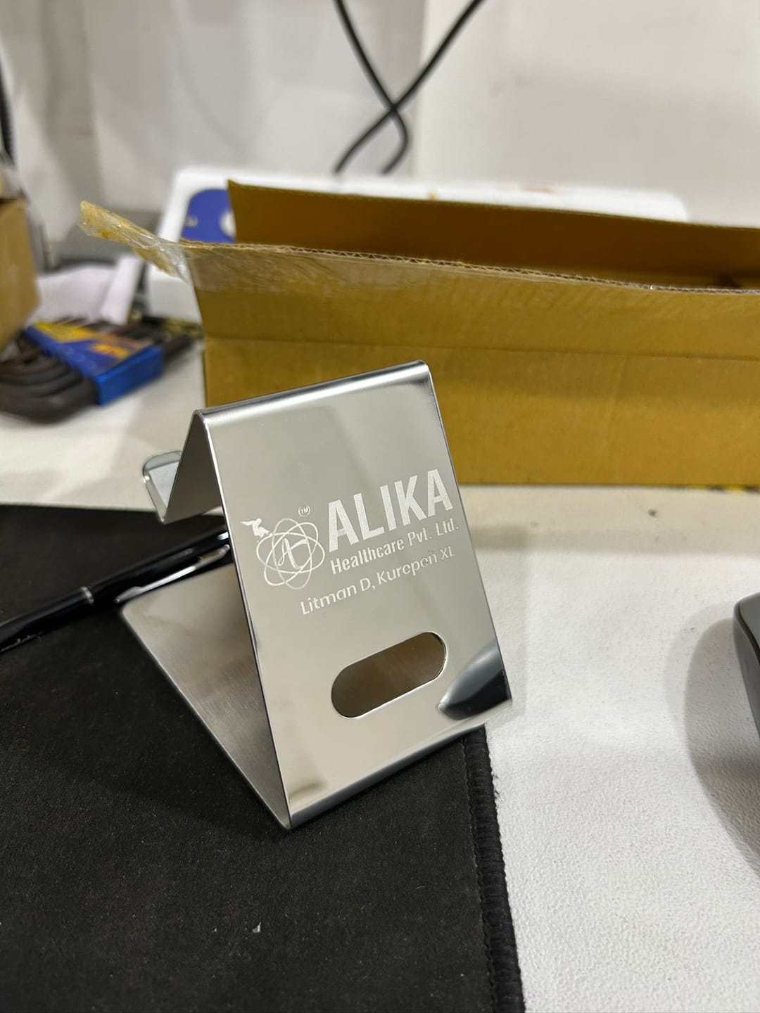 Customer photo review of Premium Mobile Stand | Best for Corporate Gifting | PrintMine.in
