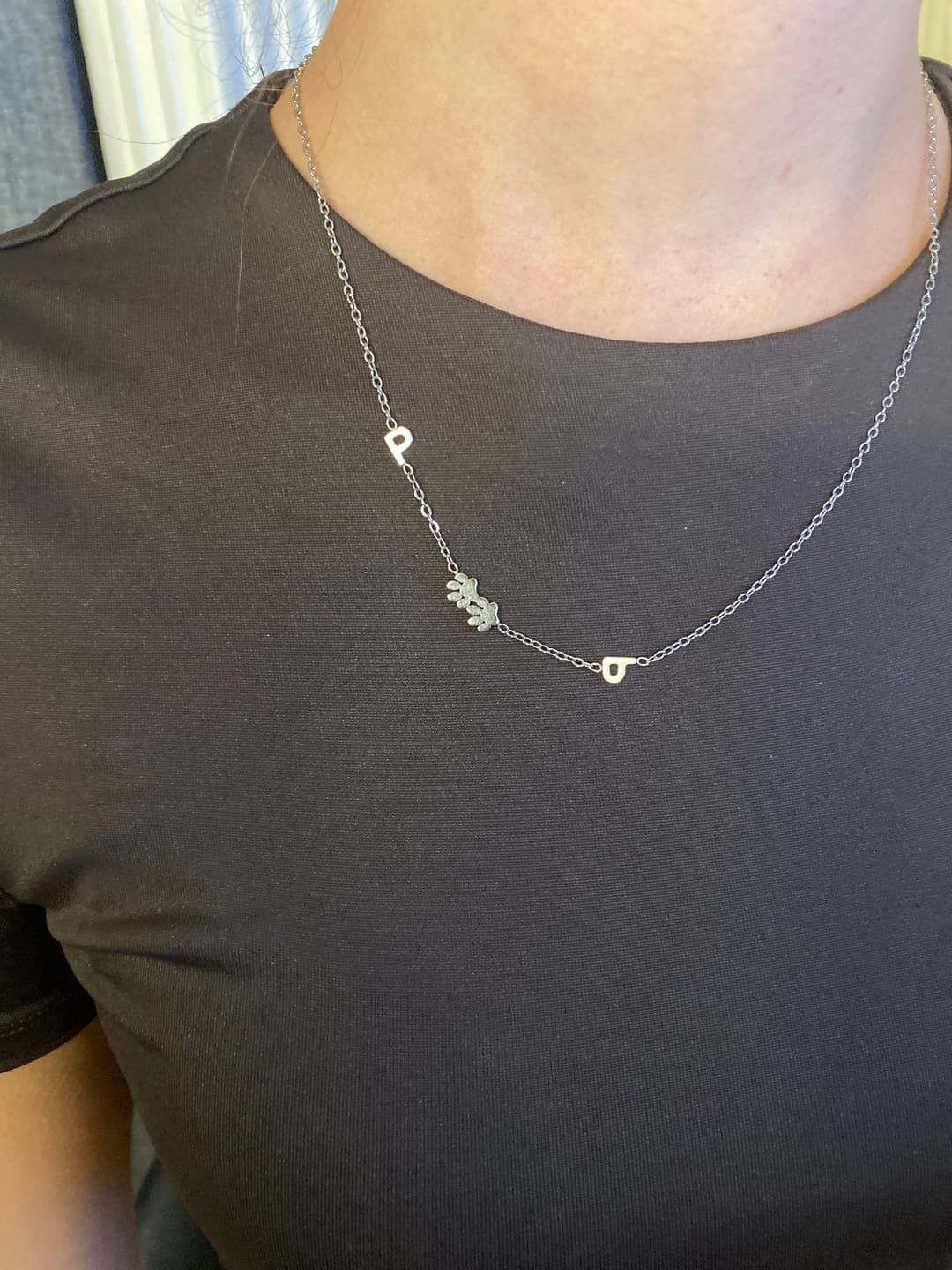 Customer photo review of Egyedi, oldalirányú, monogramos nyaklánc