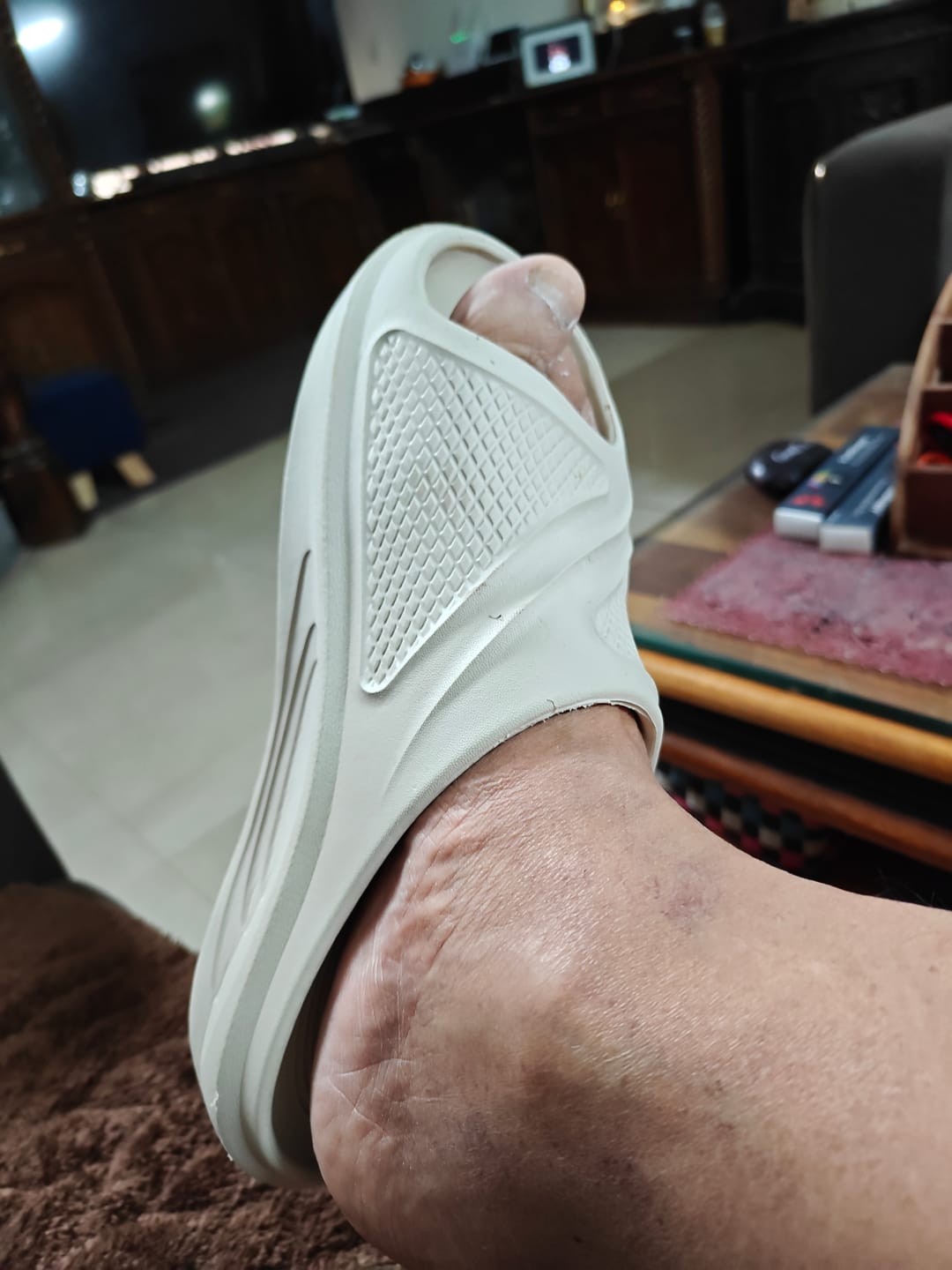 Customer photo review of Bacca Bucci Floats—Ultra Lightweight EVA Slides for Men