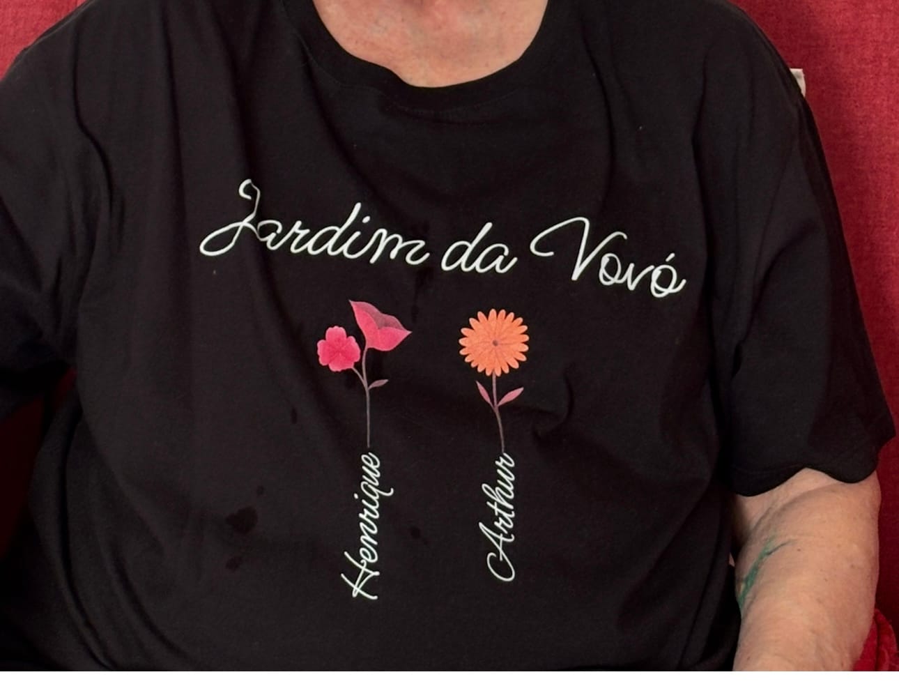 Customer photo review of Camiseta Personalizada Jardim da Vovó - PRETA - Algodão 100%
