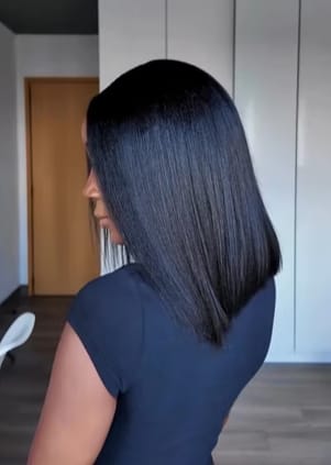 Customer photo review of Wavymy Yaki Straight Layered Cut Silky Bob Wig Upgrade 9x6 T-Part Lace Wig Pre-Plucked Wear Go Glueless Wigs 180% Density