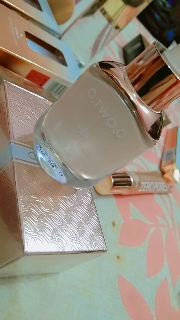Customer photo review of O.TWO.O HAUTE GALAXY SWIRL LIQUID HIGHLIGHTER