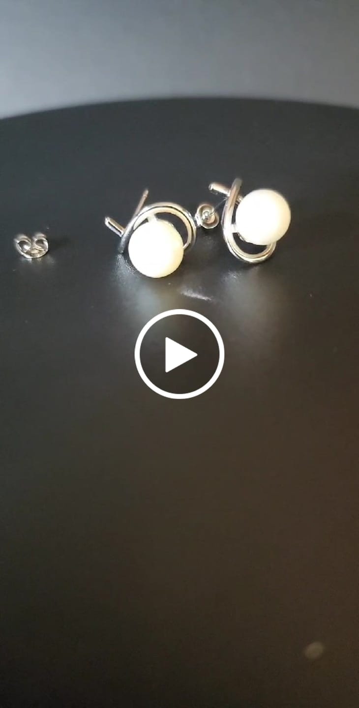 Customer video review of Greta 18k White Gold Plated Tear drop Pearl Stud Earrings