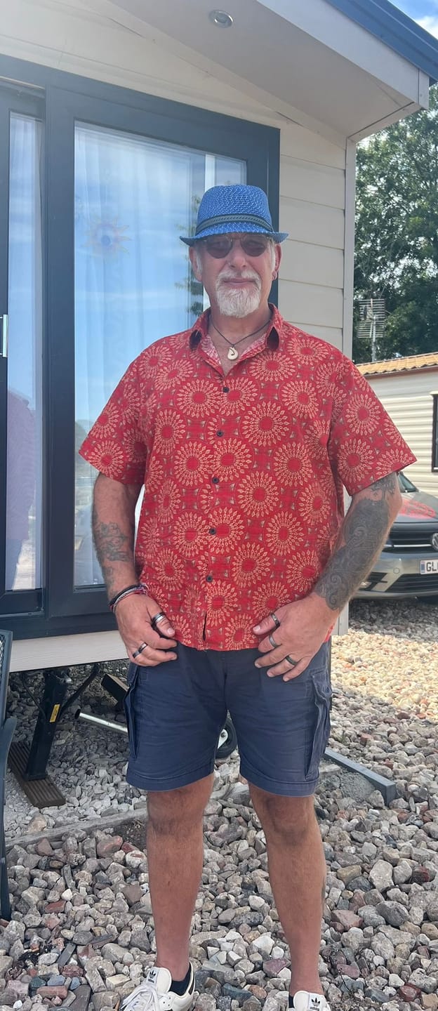 Customer photo review of Men's Vintage Short Sleeve Cotton Boho 70s Leisure Button Up Hawaiian Shirt