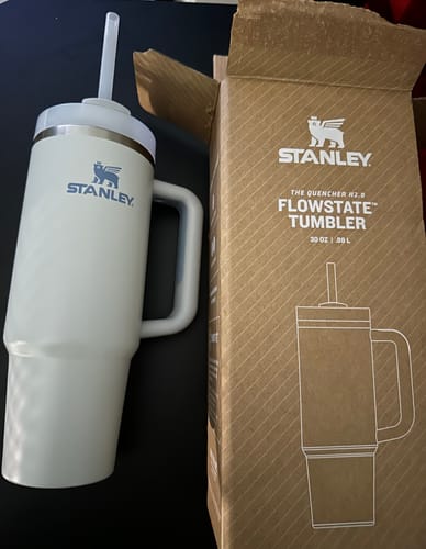 Customer photo review of THE QUENCHER H2.0 FLOWSTATE™ TUMBLER | 30 OZ | 0.88L (Fog) - disponível em Portugal