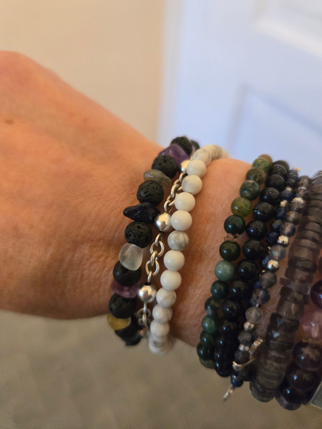 Customer photo review of Howlite Bracelet Mini