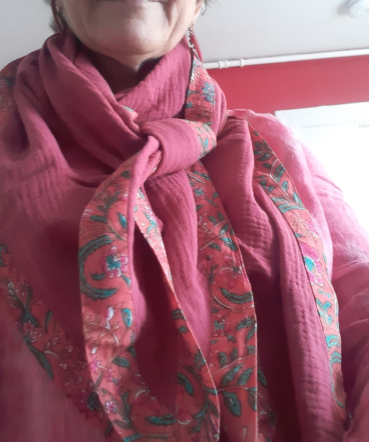 Customer photo review of Le foulard Calista Grenat/Rani