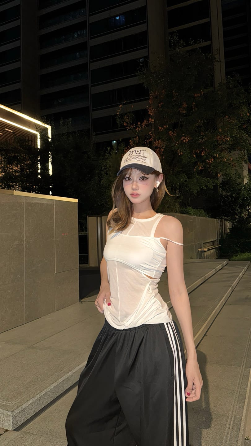 Customer photo review of WARDEN EDGE Cutout Layered Tank Top with Asymmetric Hem