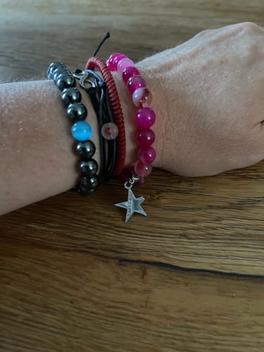 Customer photo review of »Körperliebe« Armband aus Hämatit-Perlen und blauer Opalperle