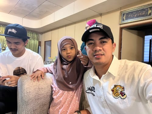 Customer photo review of 9FORTY A-Frame Trucker Box Logo Black Snapback