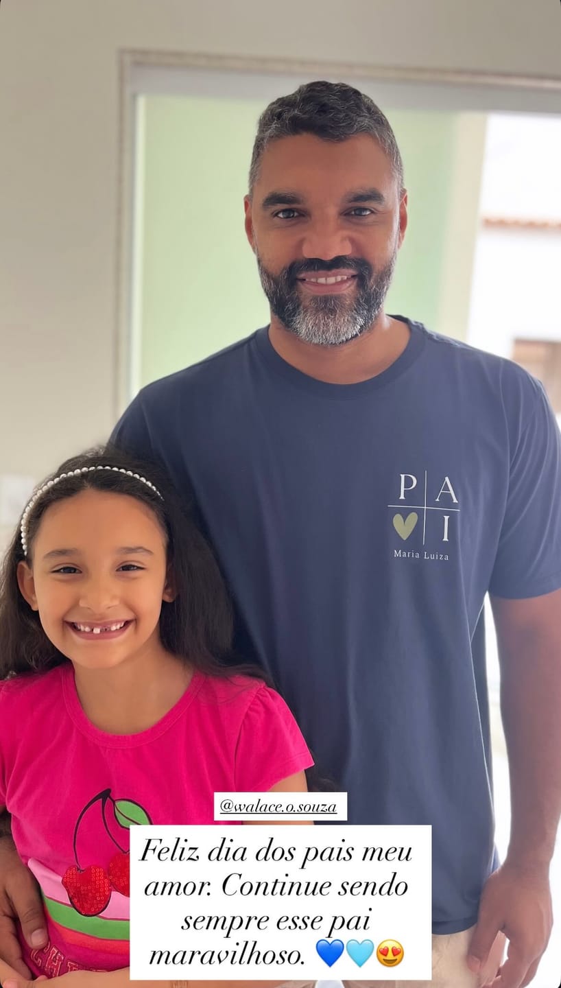Customer photo review of Camiseta Personalizada PAI MINIMALISTA - 100% Algodão