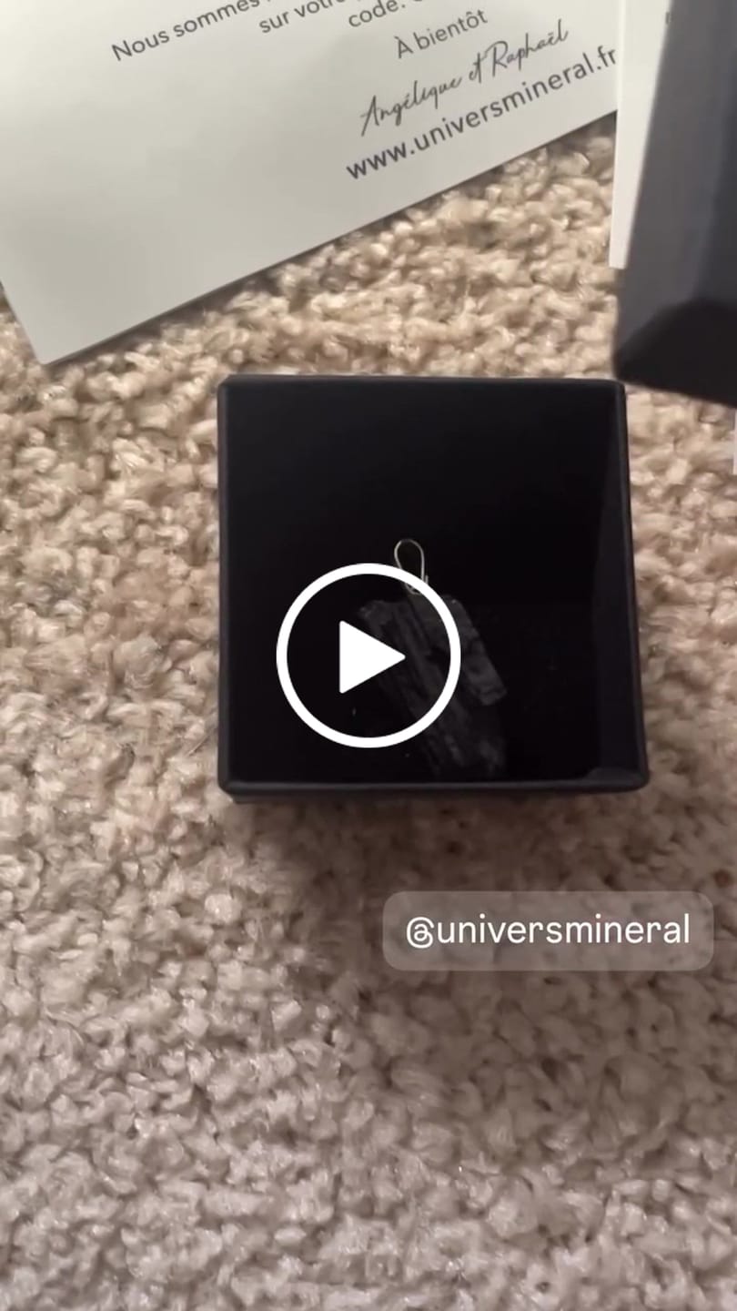 Customer video review of Pendentif Tourmaline noire brute
