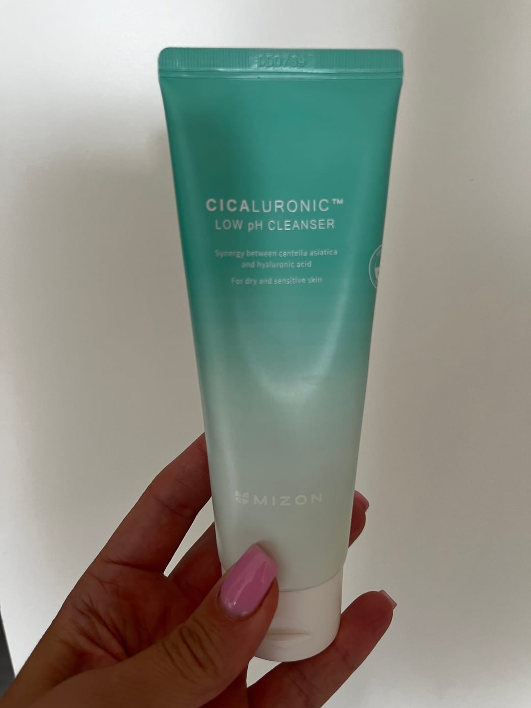 Customer photo review of Hipoalerģiskas putiņas sejas mazgāšanai ar zemu pH līmeni MIZON Cicaluronic Low pH Cleanser