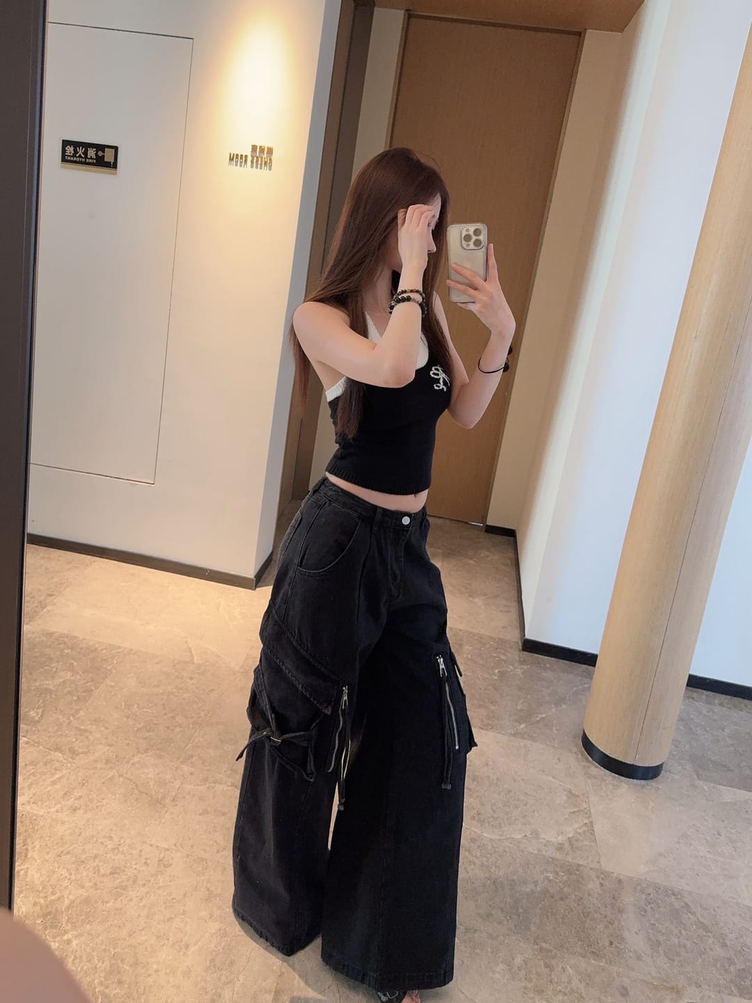Customer photo review of Rase le sol Deconstructed Zip-Detailed Wide-Leg Pants