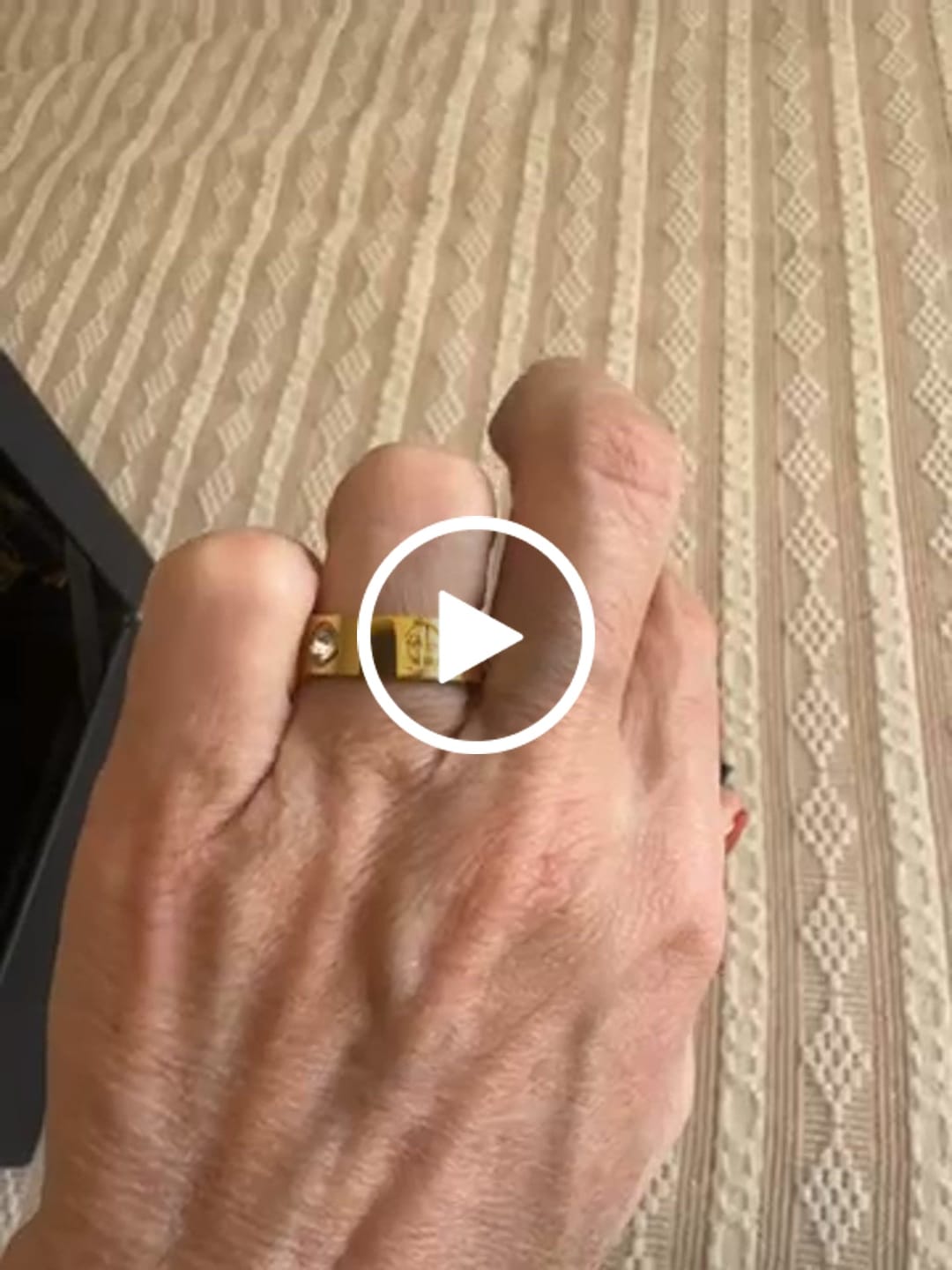 Customer video review of Anel Classic Inspiração Banhado em Ouro 18k