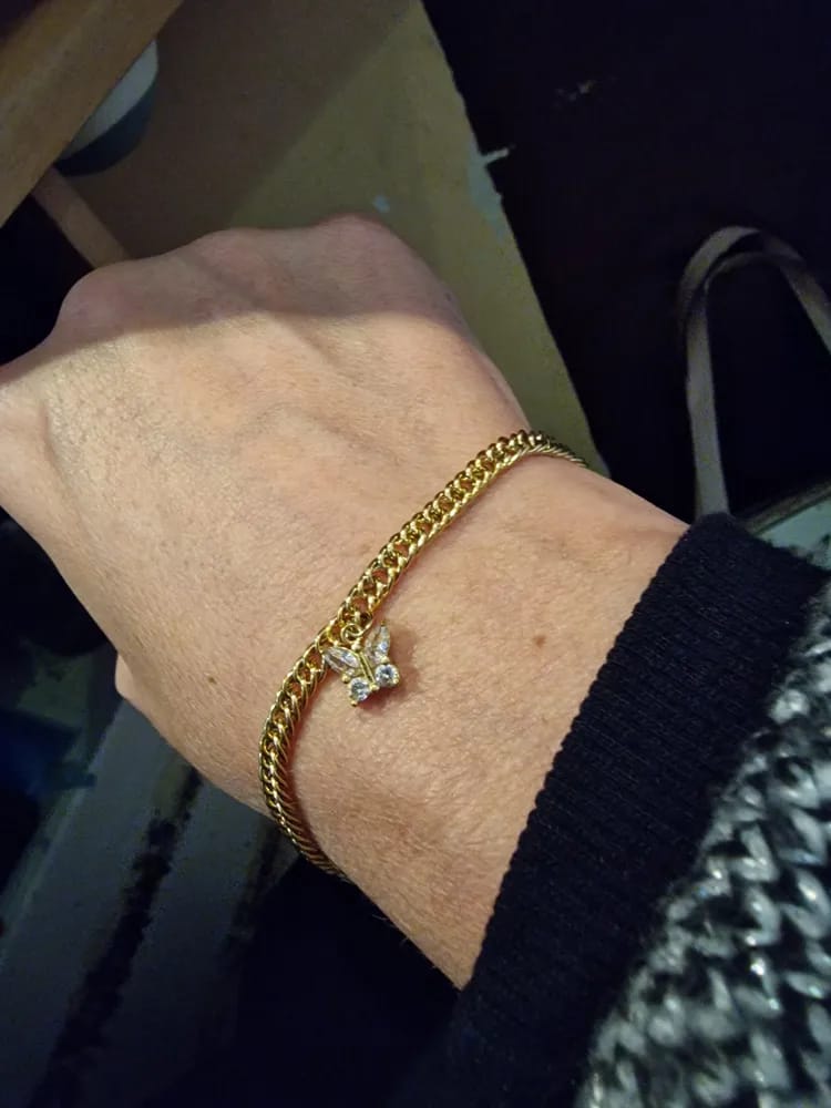 Customer photo review of Shine Butterfly Armband | 18K vergoldet