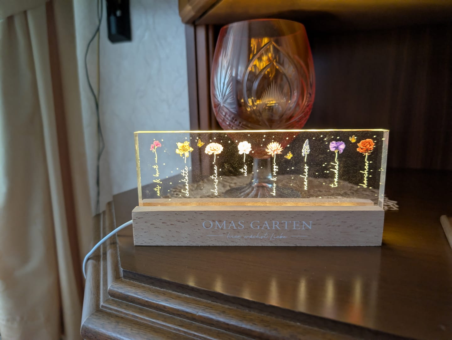 Customer photo review of Omas Garten - Personaliserter LED Aufsteller mit Blumen und Namen