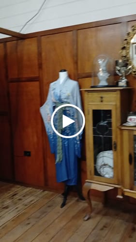 Customer video review of Neue Bude Floral Wallpaper - Discontinuing