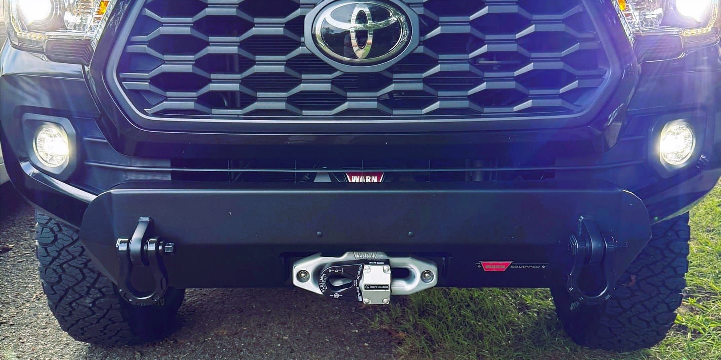 Customer photo review of Aluminum ULTRA Bow Shackles with AntiTheft Locking Pin (Black) | 30,000 LBS MBS (10,000 LBS WLL)