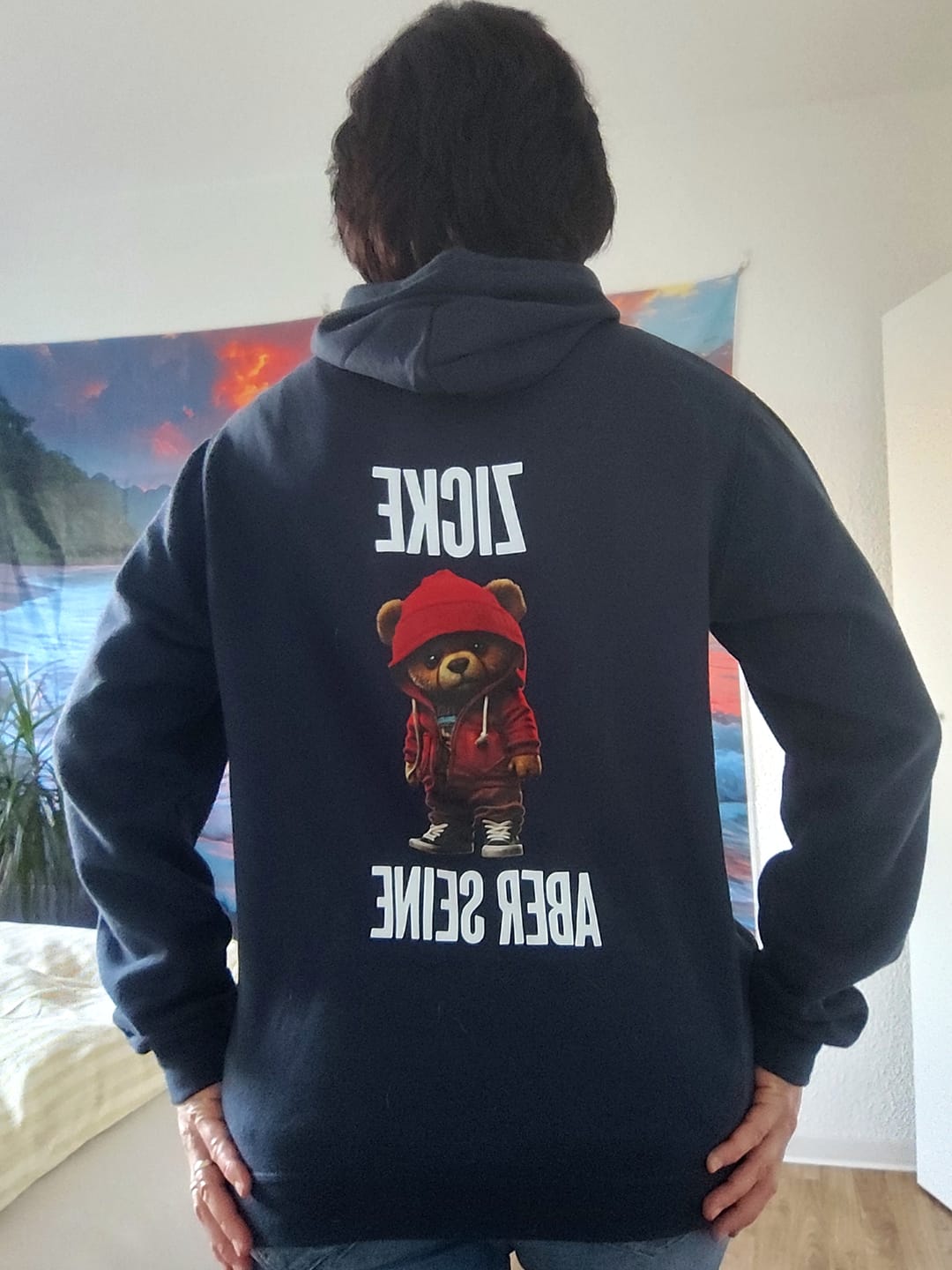 Customer photo review of ZICKE ABER SEINE TEDDY Rückendruck | Basic Hoodie Unisex