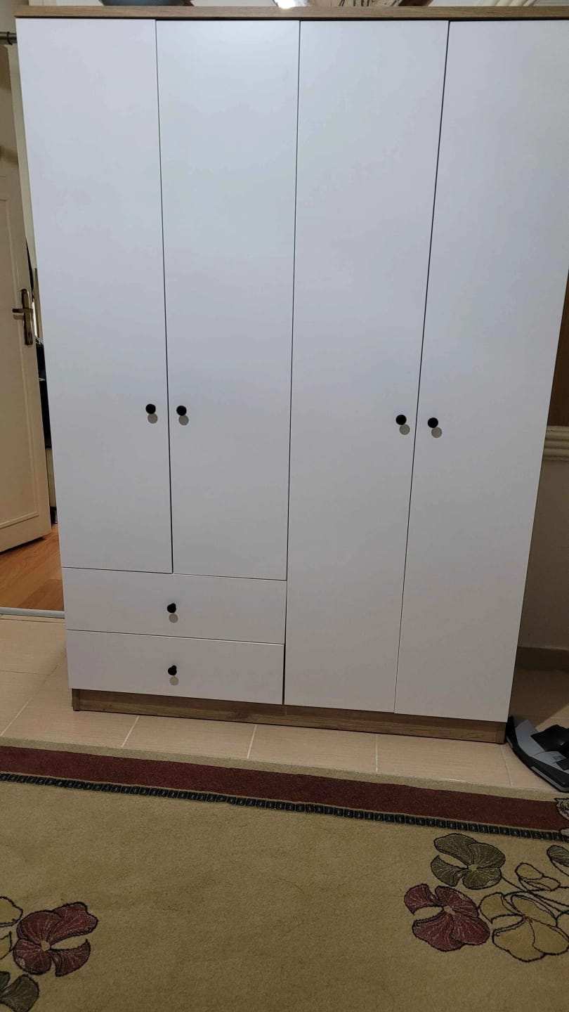 Customer photo review of Rani BA108 Geniş Gardırop Elbise Dolabı 4 Kapaklı 2 Çekmeceli 1 Raflı 2 Askılı Sepet Ceviz - Beyaz