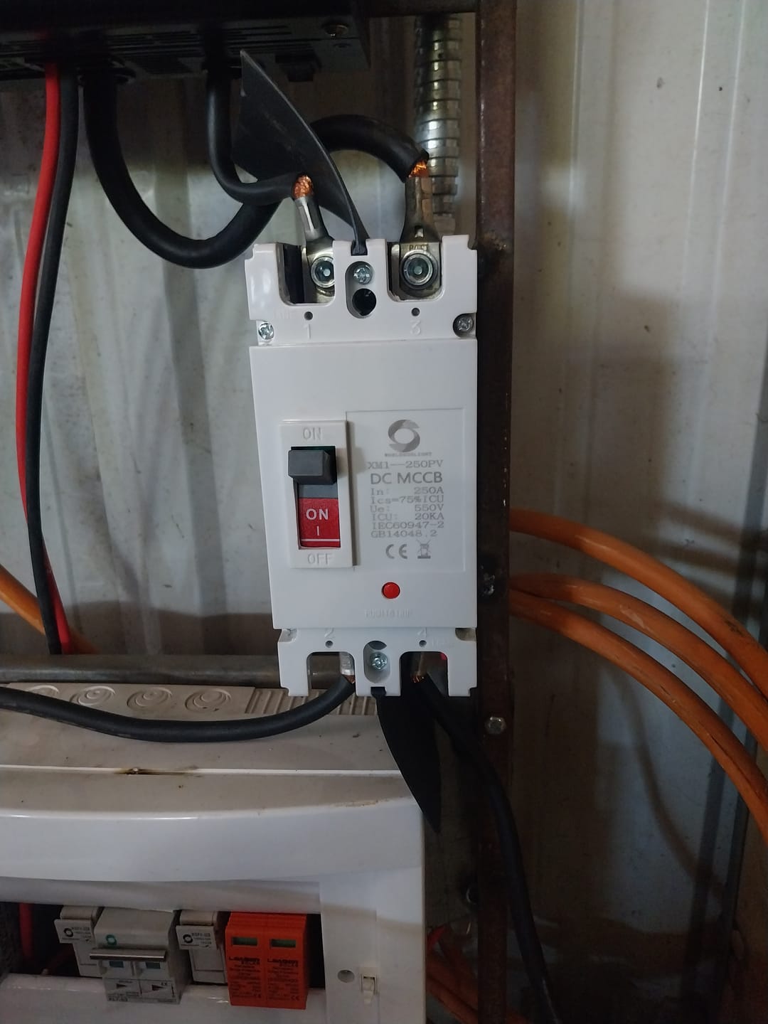 Customer photo review of Intrerupator pentru acumulatori 250A 550V DC MCCB