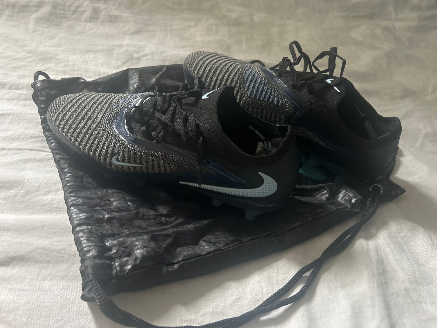 Customer photo review of Phantom 6 Low AG Shadow - Noir/Bleu AG