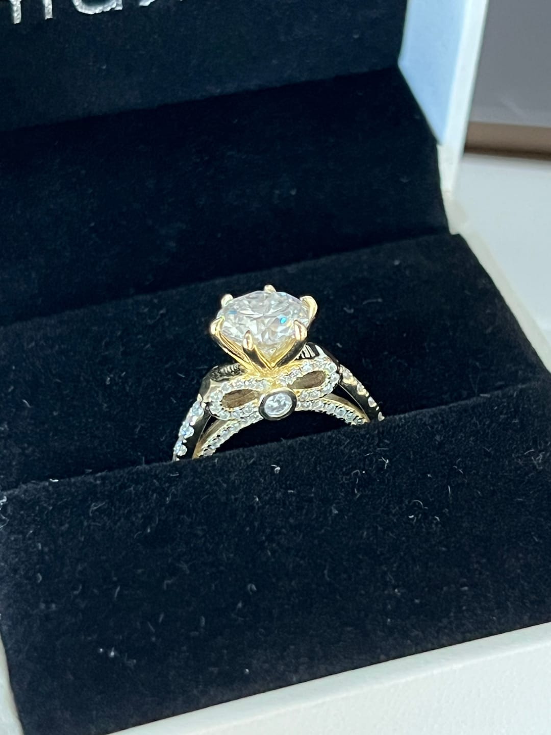 Customer photo review of S925 Moissanite 2.0Ct Round Cut Bow Base Design Engagement Ring For Everyday Wear