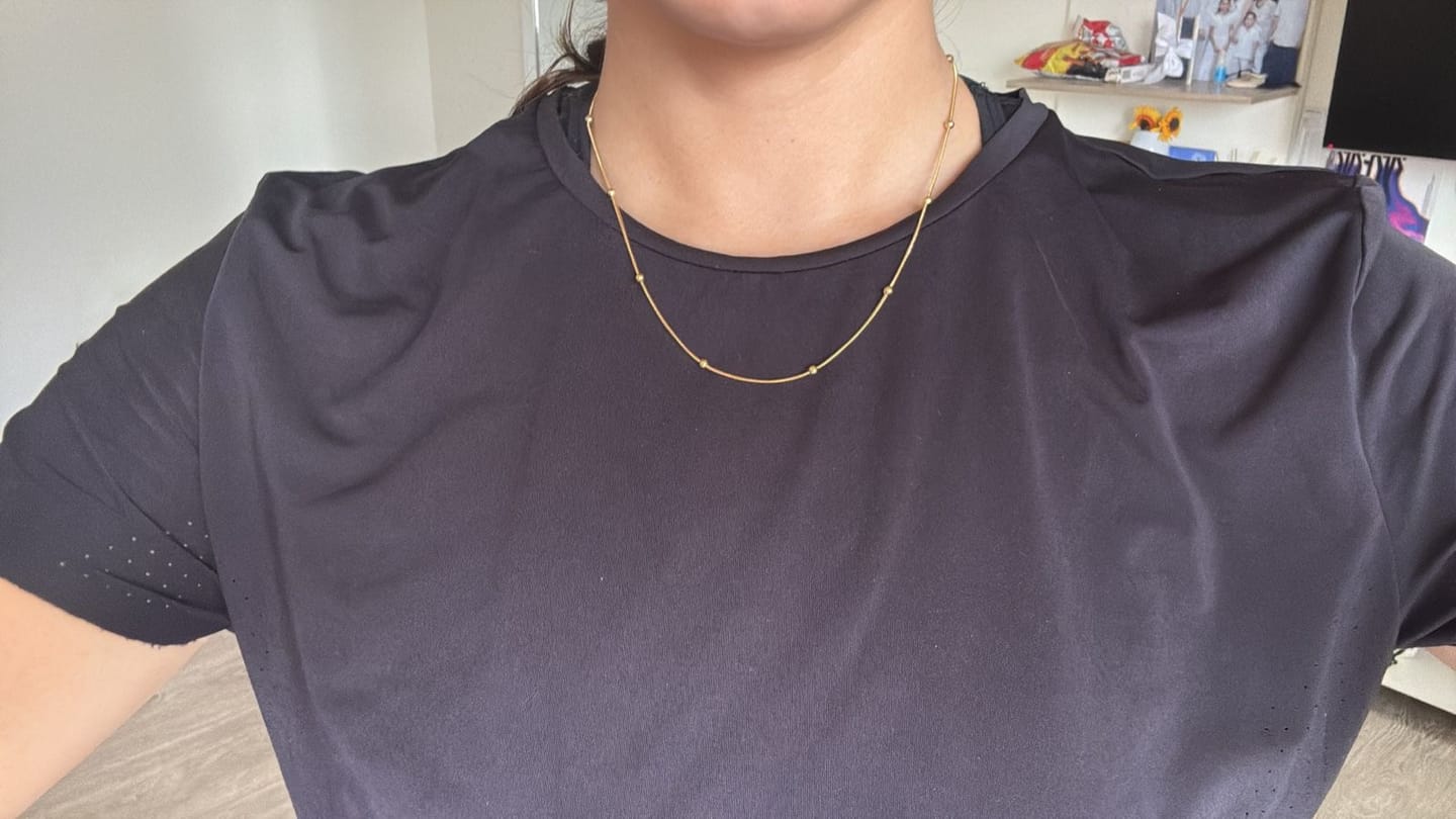 Customer photo review of Collar Dorado Con Bolitas