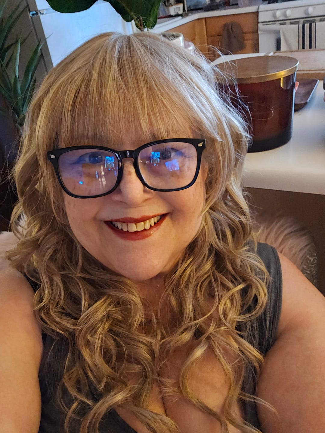 Customer photo review of Outre WigPop Style Selects Full Wig - KERANA - Naturally Parted