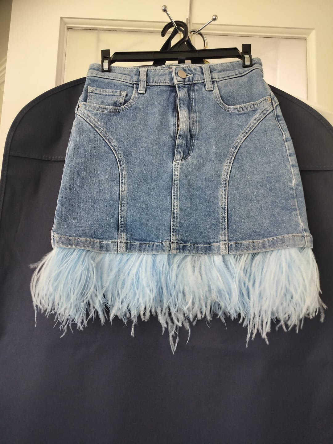 Customer photo review of Ostrich Feather Fringe (2-ply)