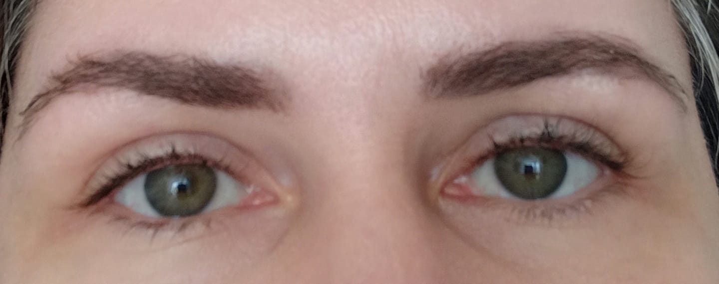 Customer photo review of BROW DEFINITION | MÁSCARA PARA SOBRANCELHAS DARK BROWN