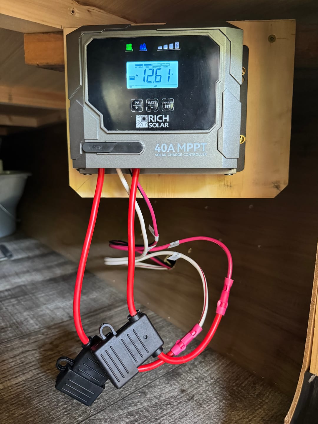 Customer photo review of BRAVO 40 | 40 Amp MPPT Solar Charge Controller | Premium 40A 12V/24V MPPT Solar Controller for RVs, Trailers, Campers, Vans, Boats, Off-Grid | Awarded #1 Solar Controller 2025