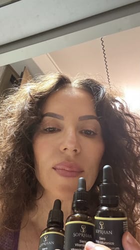 Customer photo review of Sieri Acido Ialuronico + Vitamina C + Bava di Lumaca - 3 al Prezzo di 1 (30ml per Siero)