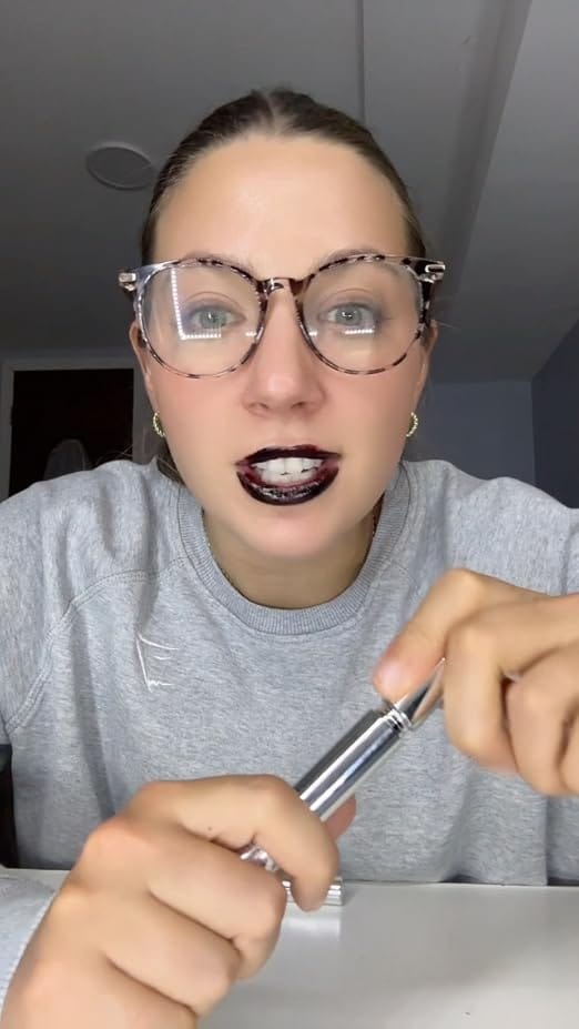 Customer photo review of PEEL-OFF Lip Liner