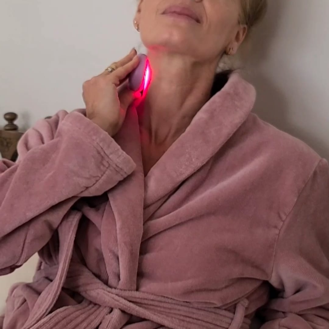 Customer photo review of Koanna® Deepr™ ØØ5 – Red Light Face Contouring Device