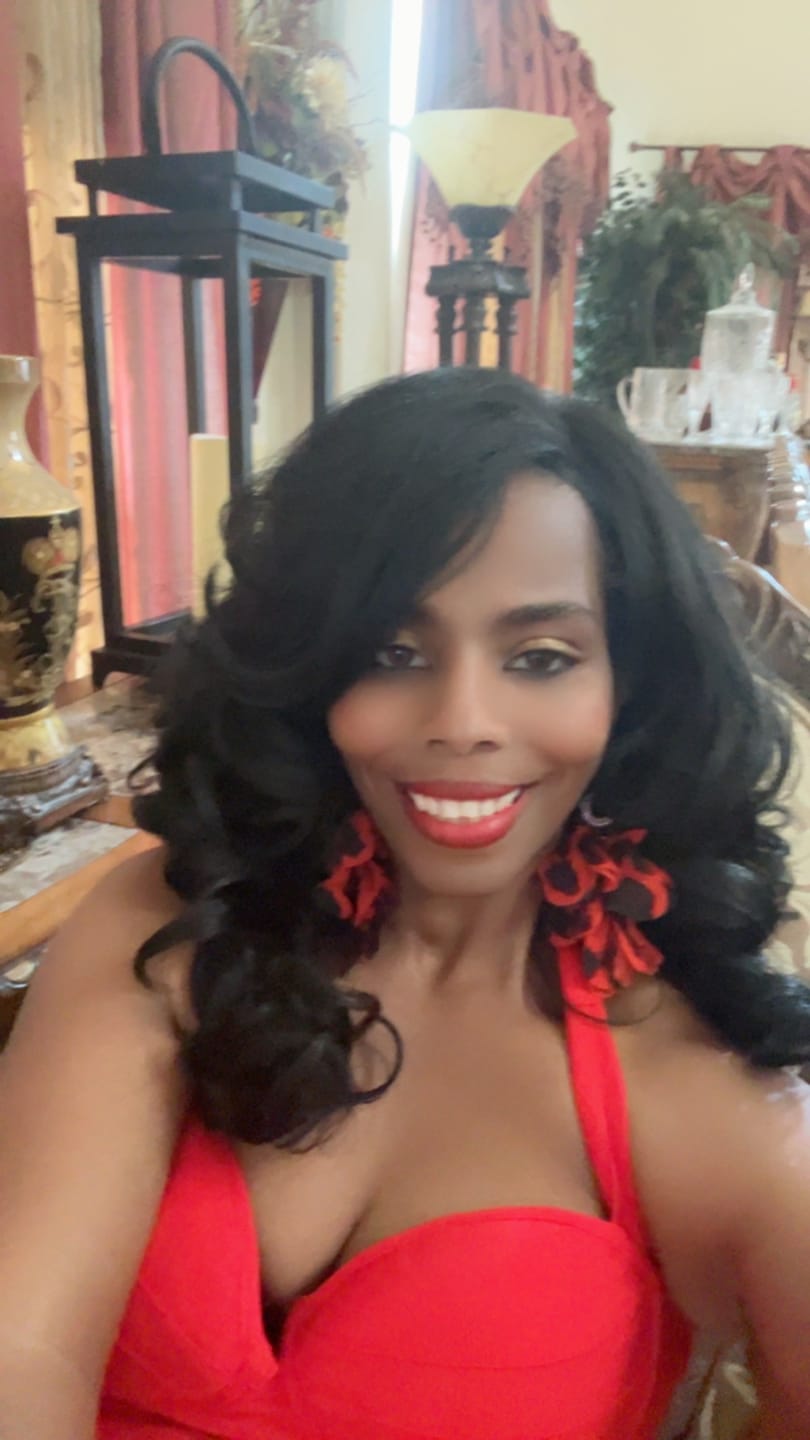 Customer photo review of Sensationnel Cloud 9 Glueless What Lace Swiss 13x6 HD Lace Front Wig - LATISHA