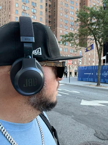 Customer photo review of Mis Raíces Black