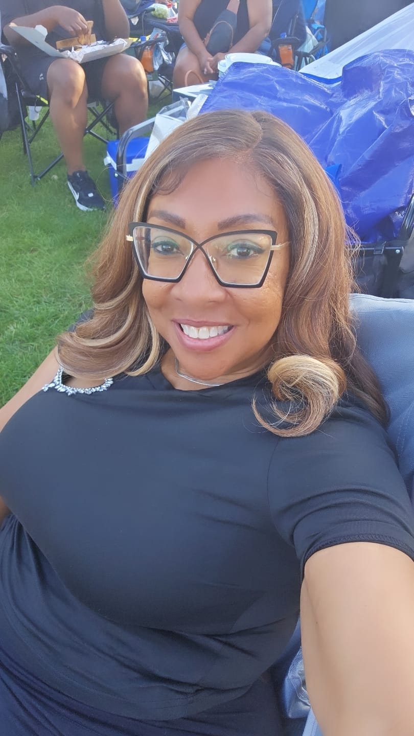Customer photo review of Outre Melted Hairline Glueless HD Lace Front Wig - MH 109