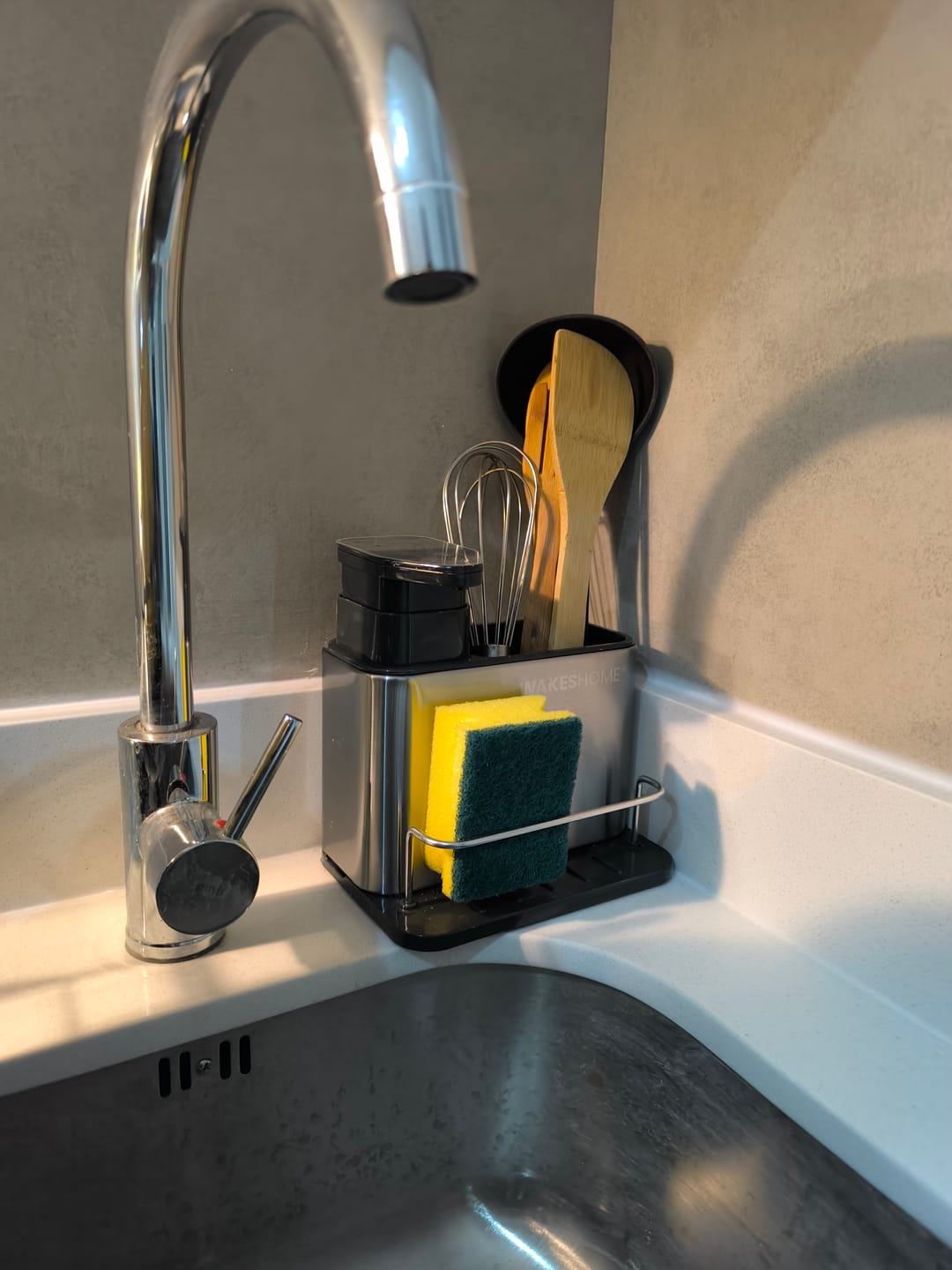 Customer photo review of Dispensador De Lavalozas Jabón Y Porta Esponja Organizador 3 en 1