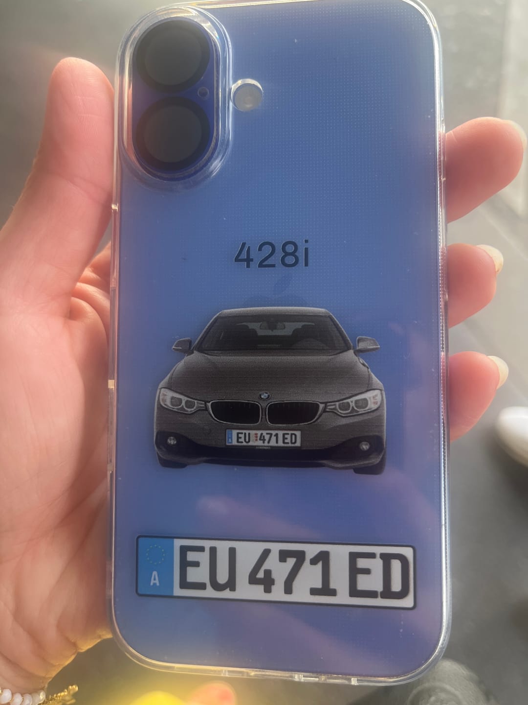 Customer photo review of Auto KFZ Kennzeichen mit Fahrzeugbild Geschenk für Autoliebhaber Autofans - Personalisierte Handyhülle