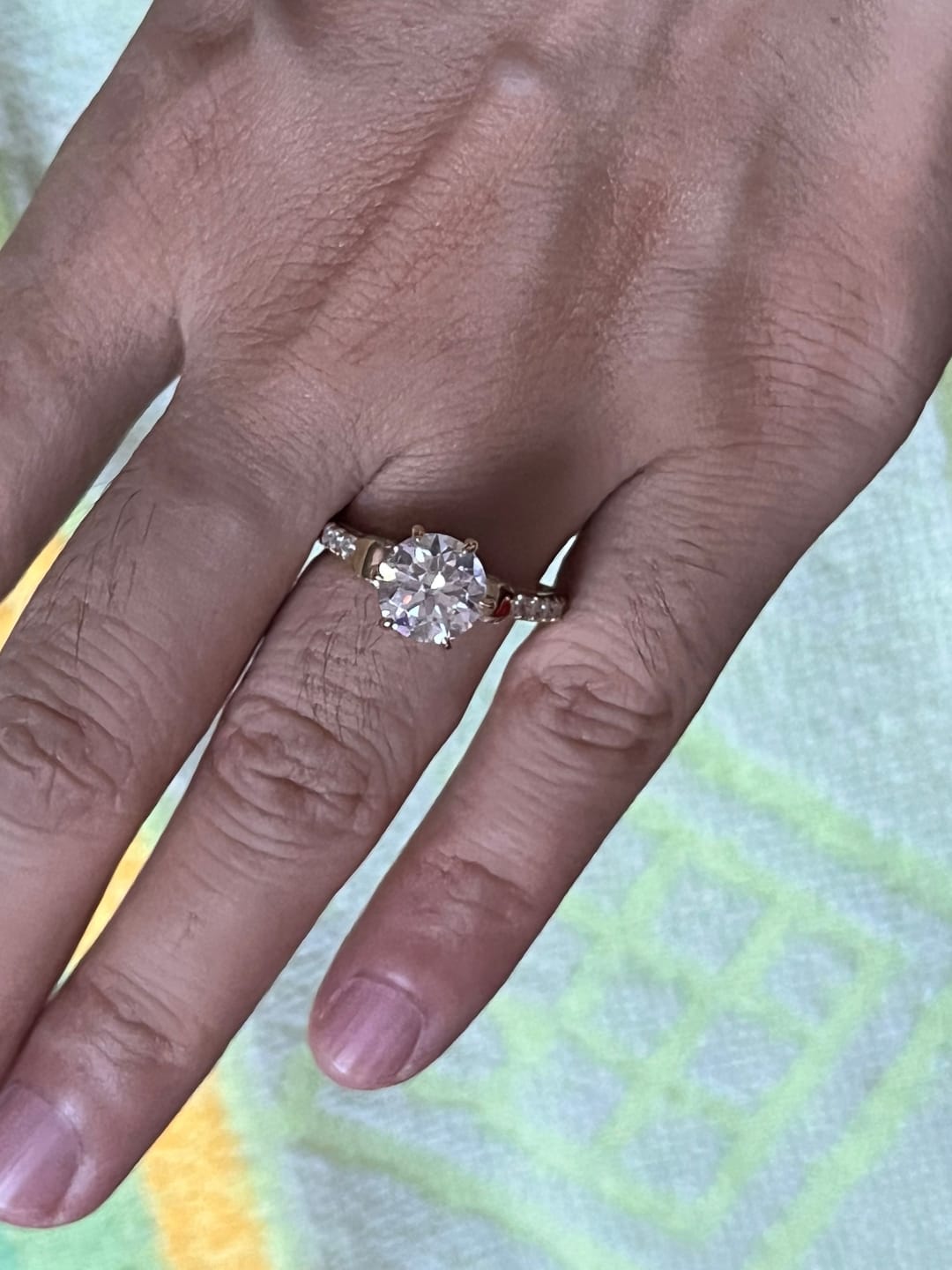 Customer photo review of S925 Moissanite 2.0Ct Round Cut Bow Base Design Engagement Ring For Everyday Wear
