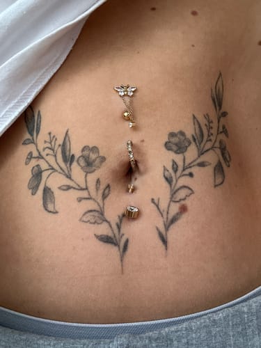 Customer photo review of Butterfly Elegance Belly Piercing - Titan