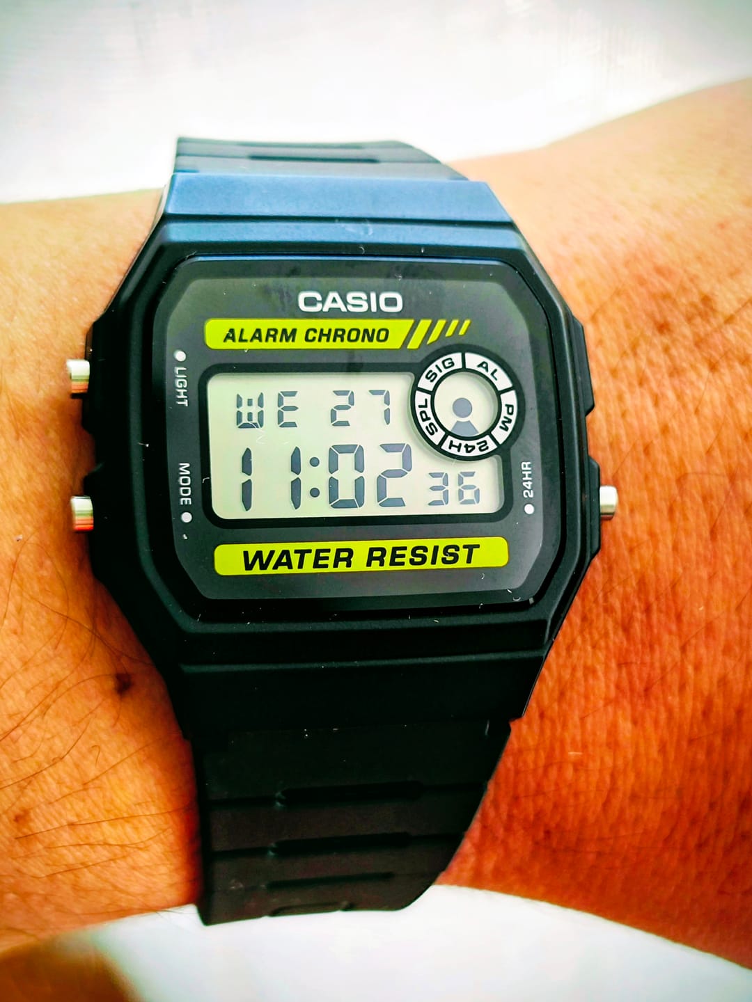 Customer photo review of Reloj Casio Vintage F-94WA-9DG Franjas Amarillas JDM