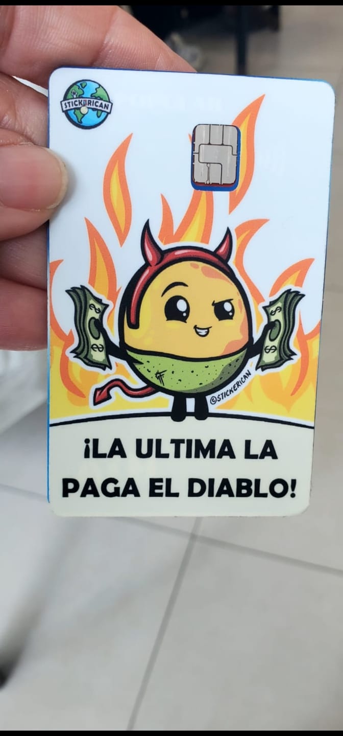Customer photo review of La Última La Paga el Diablo - Sticker para Tarjeta de Crédito