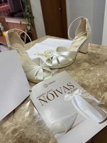 Customer photo review of Sandália Noiva Meia Pata Couro Perolado