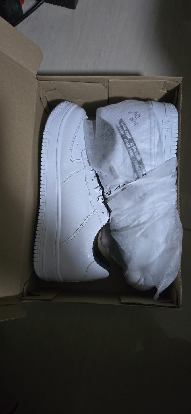 Customer photo review of Tenis 270 Blanco Negro Negro